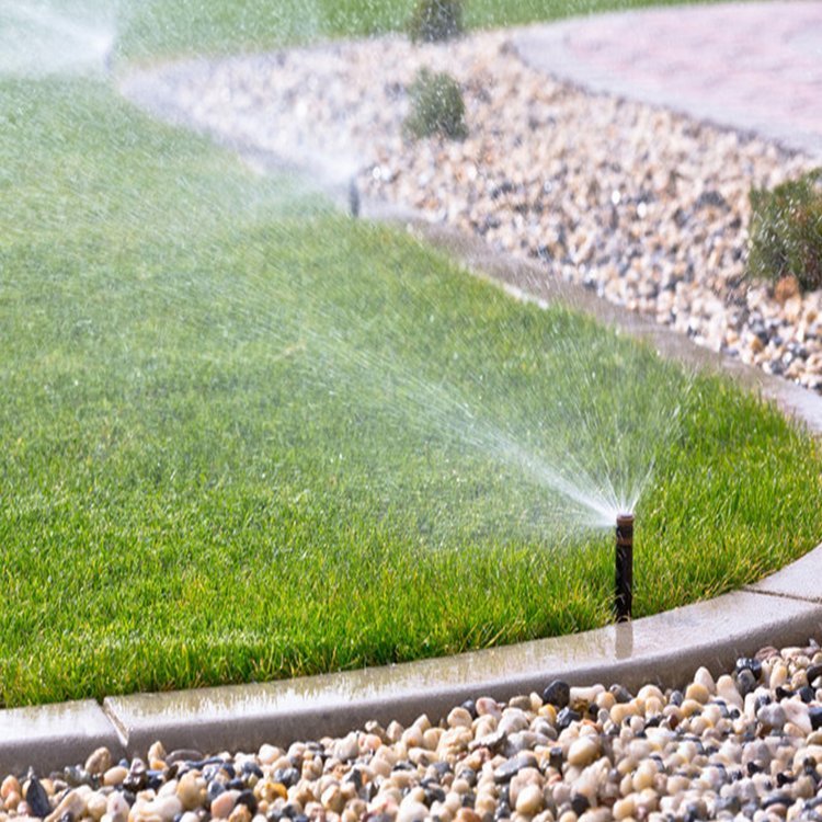 ¿Cómo ajustar las cabezas de los rociadores para un riego eficiente?